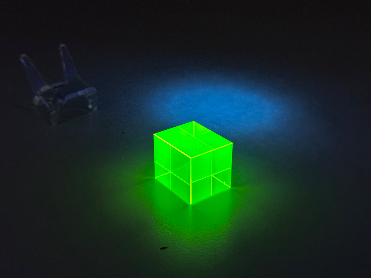 Cubo Fluorescente de vidrio de Uranio