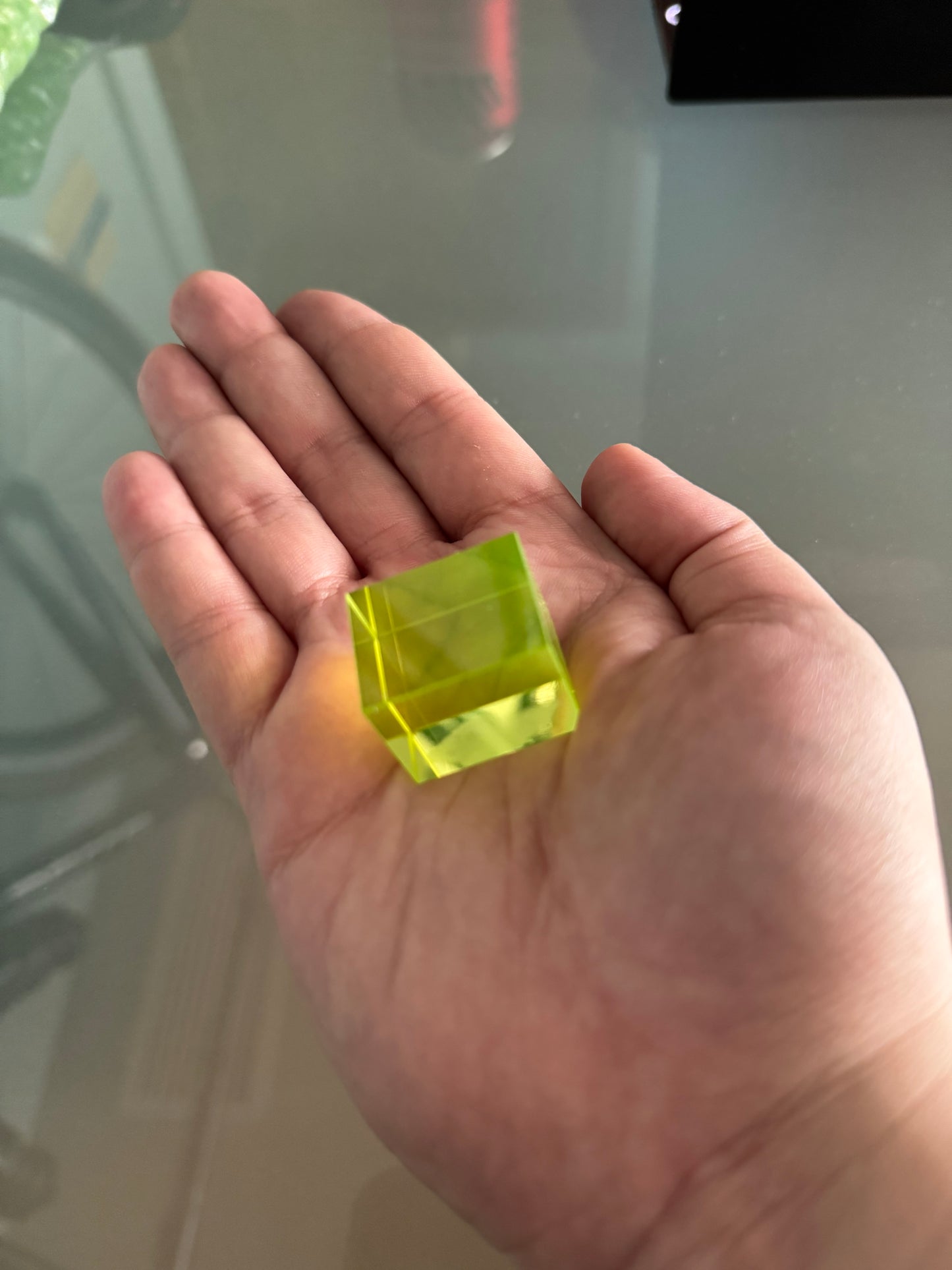 Cubo Fluorescente de vidrio de Uranio