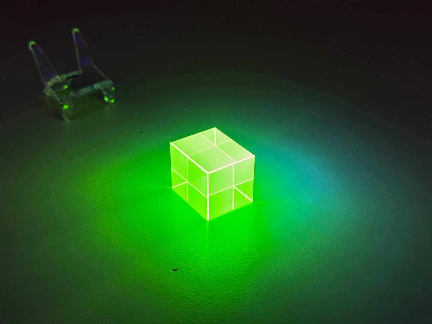 Cubo Fluorescente de vidrio de Uranio