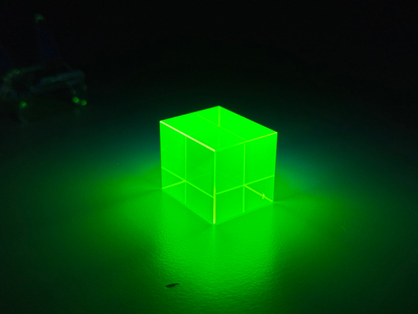 Cubo Fluorescente de vidrio de Uranio